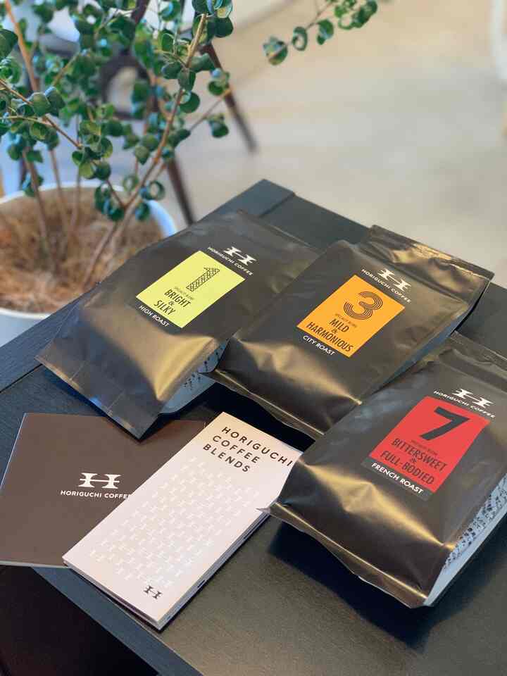 堀口珈琲の飲み比べセットを頂いてから挽きたての豆の美味しさを知り、ドリップコーヒーやエスプレッソなどをより楽しむきっかけになりました☕️
このコーヒーミルは挽き方を選べてキッチンカウンターにおいて置けるサイズとデザインでオススメです◎

#コーヒー #コーヒータイム #コーヒーミル #賃貸マンション #おうちカフェ