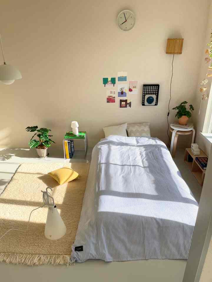 賃貸でも壁に飾れるインテリアが大好きです😍

#壁掛け #壁掛け照明 #壁掛け時計 #ポストカード   #ベッドルーム #ベッドルームスタイリング 