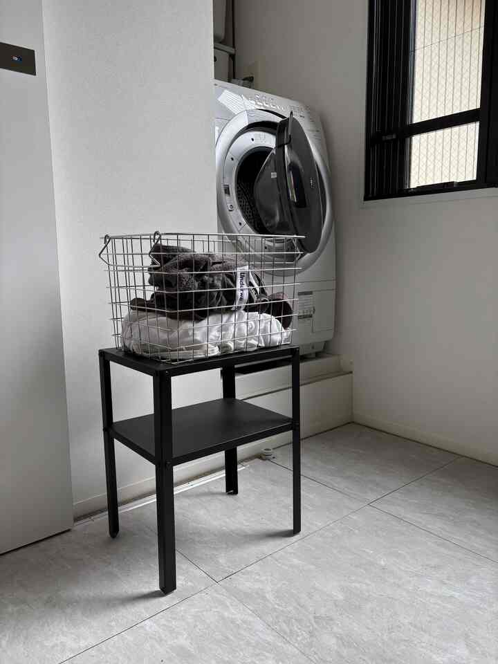 IKEAのサイドテーブルと、standard productsのワイヤーバスケットの大きさがシンデレラフィットで気持ちいい！

#IKEA #IKEA棚 #IKEAテーブル #IKEA購入品 #イケア #standardproducts #スタンダードプロダクツ #ランドリー #ランドリー・バス・トイレ用品 #ランドリー用品 
