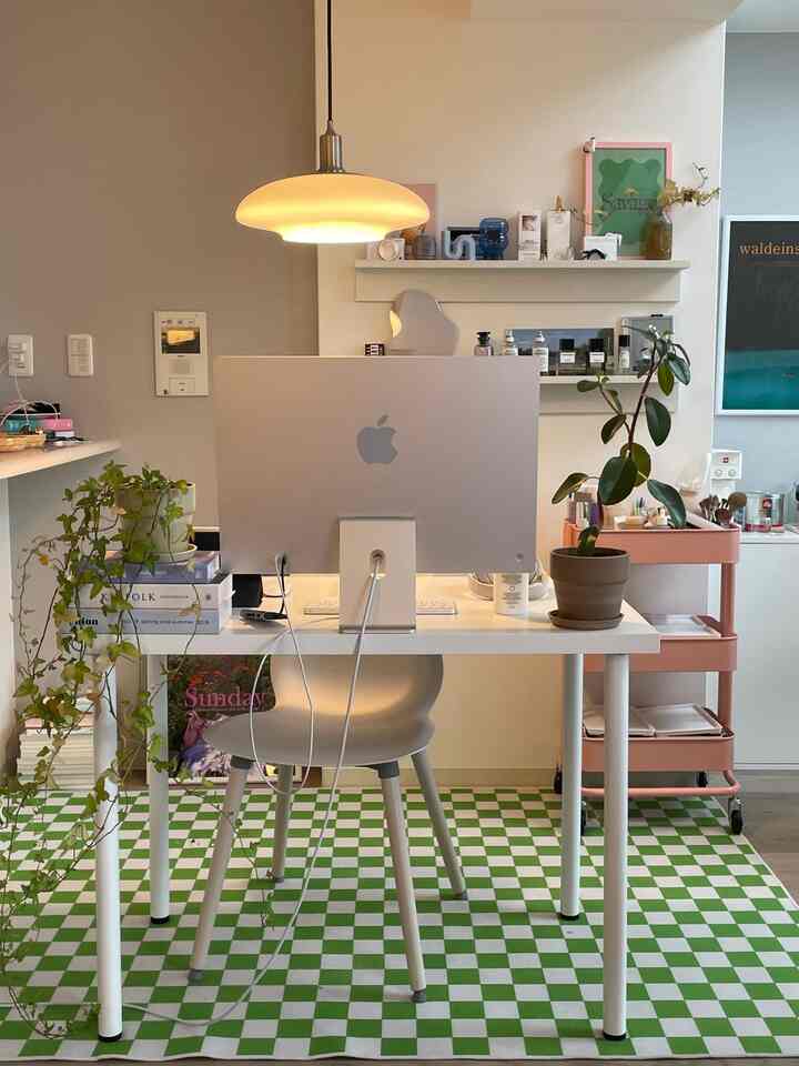 my desk interior. 💚

#インテリア #ワンルームインテリア #二人暮らしインテリア #二人暮らし #デスクインテリア #デスク周り #韓国インテリア #カラフルインテリア