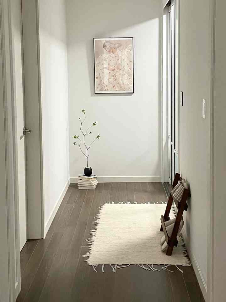 #感性ブックテリアスツールの代わりに「ブックスツール」に感性引き上げる📚
（北テリアは正しいですか😅）
廊下にある調和鉢を載せておくスツールをすごく探してみましたが、私が欲しい感性スツールは価格がすごいですよ😂
では、まず臨時方便で本の上に載せておくか？やったけどこんなに落ち着くとは思わなかったよ🤎
本が与える自然さのおかげで廊下感性を引き上げることができました☺️



＃廊下＃廊下インテリア＃ソフィアリンド＃ラグ＃villa501＃調和＃調和鉢テリア＃新婚夫婦＃新婚夫婦日常＃玄関＃玄関インテリア＃中文＃フレームフレーム＃家で最も忙しい＃コンスープ＃コンスープ記録＃今日の私たちの家