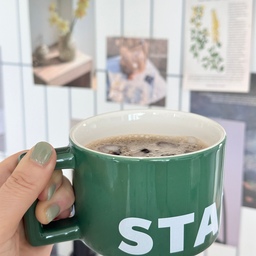 흑백요리사 마저 다 보고 #커피한잔 ☕️ 오랜만에
#가을맞이 #네일아트 톤다운된 민트로 골라봤어요💅🏻
#오늘장면한컷 #홈카페 #얼죽아 #집에서제일바빠 
#스타벅스머그잔 #스타벅스머그컵 #스타벅스컵 #맞팔 