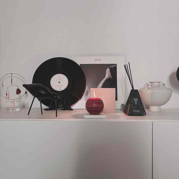 #マイページ

寝室の引き出しの上に
きれいなオブジェを置く

#ディフューザー #キャンドル #lp版
#vase #sweethome