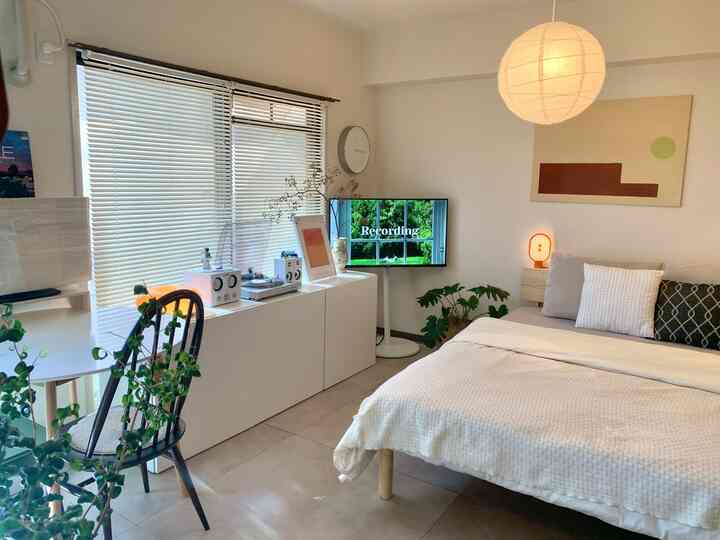 もう少しでこの景色も見納め🌿 ベットを寝室へ戻してリビング空間を作り直します🛋️
#リビング模様替え #賃貸マンション #IKEA #寝室模様替え