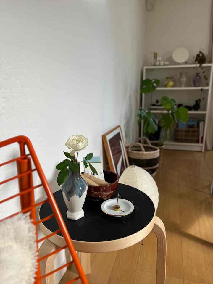 Saya menggunakan bangku Artek 60 sebagai tempat dupa.
Dupa favorit saya saat ini adalah awaji Astied Villad ☺️


#Interior untuk tinggal sendiri #アルテック #Artek #スツール60 #stool60