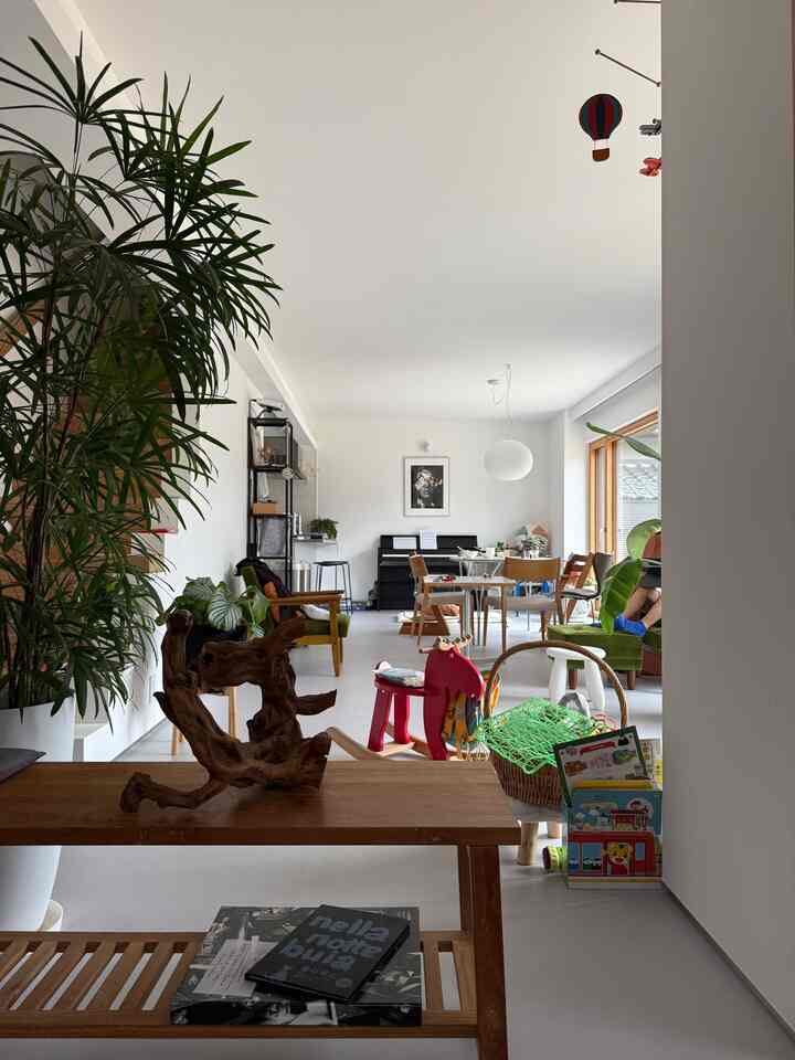 Saat kamu membuka pintu depan, kamu bisa melihat seluruh bagian belakang🫣
Saya suka rasa mendalam ini.

Saya ingin tahu apakah saya bisa melihat semuanya sampai saya tinggal di sana? Apakah ada perlawanan? Saya khawatir tentang hal ini, tapi begitu saya mulai tinggal di sana, saya tidak punya kekhawatiran apa pun.
Seperti yang terlihat di foto, 🐯 tertentu untuk anak-anak terlihat sepenuhnya dan berantakan, tapi mungkin hanya kepribadian saya yang tidak keberatan ketika kurir datang.

Saya juga berpikir jika Anda bisa melihat semua detail seperti ini, mata orang yang baru saja masuk akan tersebar begitu banyak sehingga mereka tidak tahu harus melihat ke mana dan akhirnya tidak melihat banyak detail.

Meski begitu, argumen 🐯 kuat haha

#Shimajiro
#pintu masuk hidup
#Penitipan anak #ファミリー世帯
#lampu gantung #観葉植物