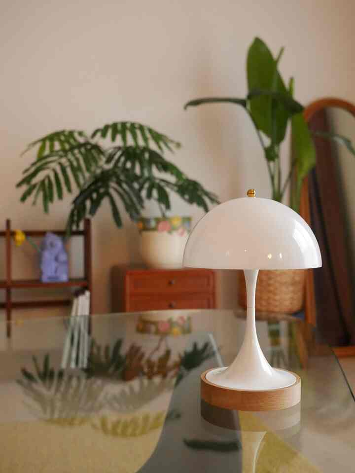 プロジェクター側の壁は、日本の古い物が多い🍵

今っぽいカラフルな物だけだとしっくりこないので、反動でこっち系も集めてしまう🏺
手作業で丁寧に作られた物が多いのもジャパンヴィンテージのいいところ☻︎

#建売住宅 #建売 #カラフル #ヴィンテージ #ジャパンヴィンテージ #古道具 #鉢カバー