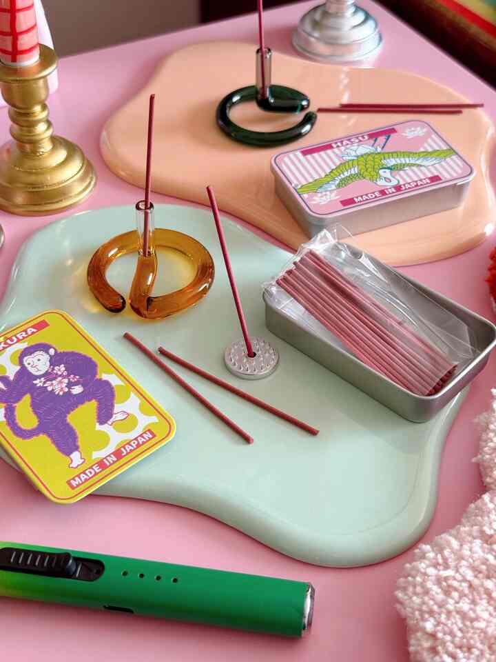 
I found some cute incense with a modern Japanese illustration 🐒💕

I guess I just love incense holders too much
I already have about five of them...

#colorful #カラフルなインテリア #レトロ #レトロインテリア #お香 #インセンスホルダー
