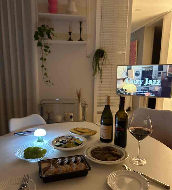 #맞팔 #우리집포토존 

秋の夜 with my Family.

A late dinner time.

松の焼きはしっかりとし、シャインマスケットは 

Wine 🍸

#Wine #와인잔 #즈위젤 #원형식탁 