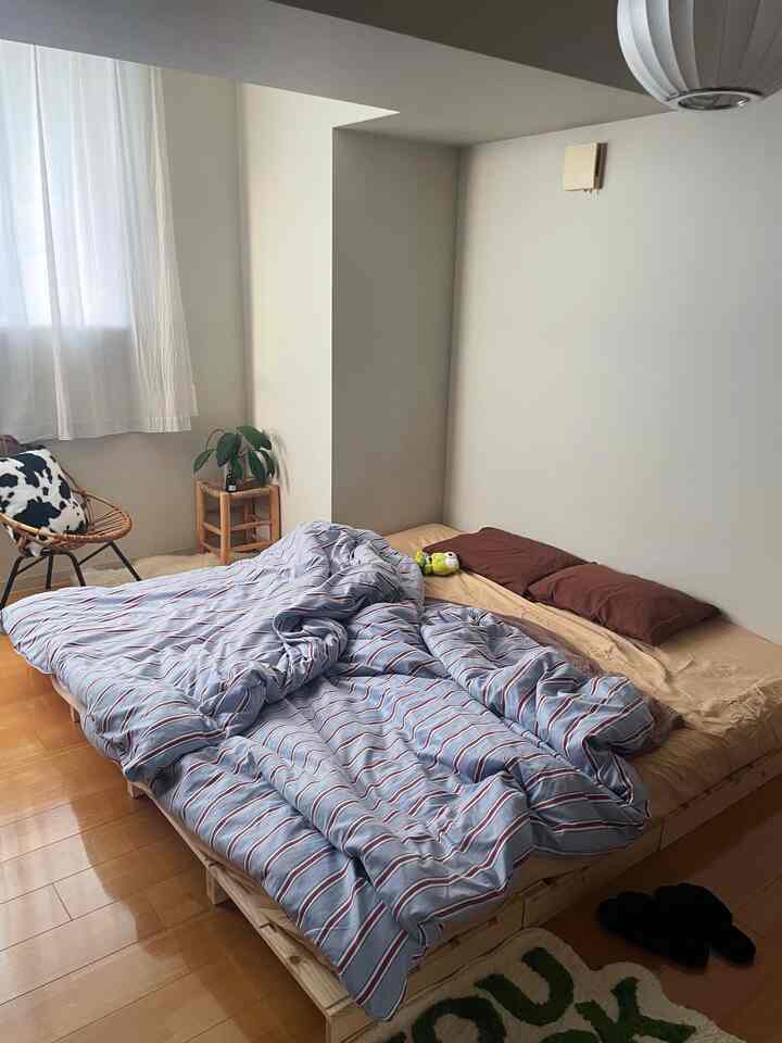 🟫🩵

#ベッドルームスタイリング #ベッドルーム #パレットベッド #フロアベッド