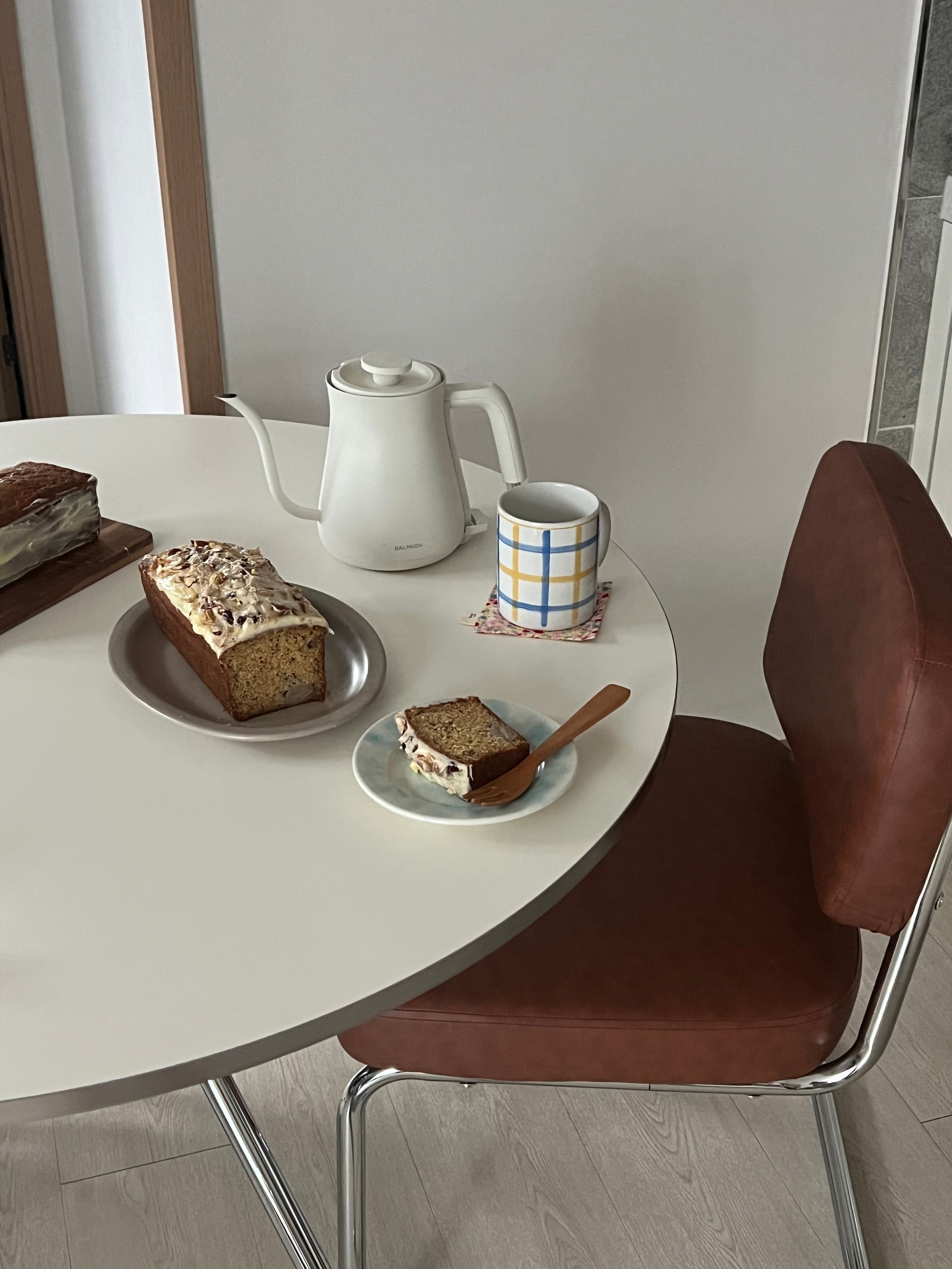 Round Steel Leg Dining Table user photo