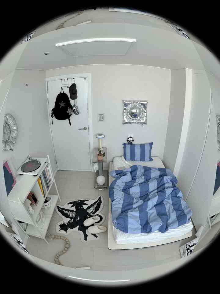 #가을애우리집

秋にも青はあきらめない。 。  #침구 #침실인테리어 #모노톤인테리어 #침대프레임 #침대 #미드센츄리모던 