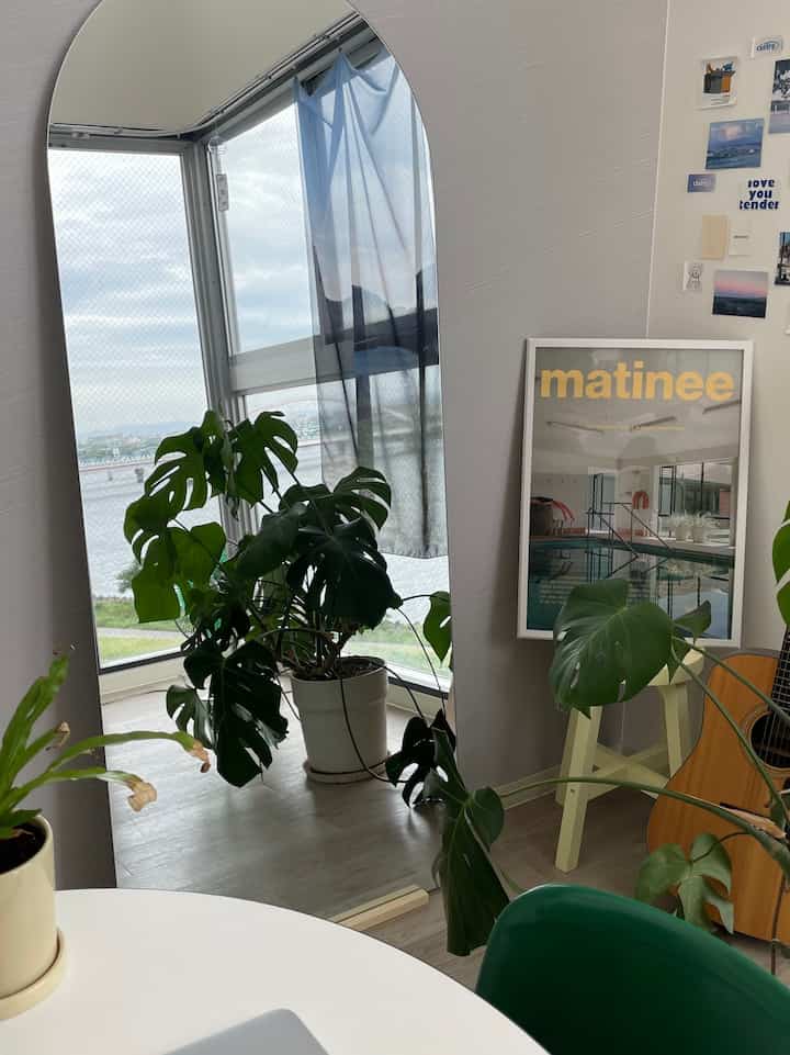 アーチミラーに映る外の景色好き…🫶🏻

#インテリア #ワンルーム #ワンルームインテリア #二人暮らし #二人暮らしインテリア #韓国インテリア #アーチミラー #全身鏡