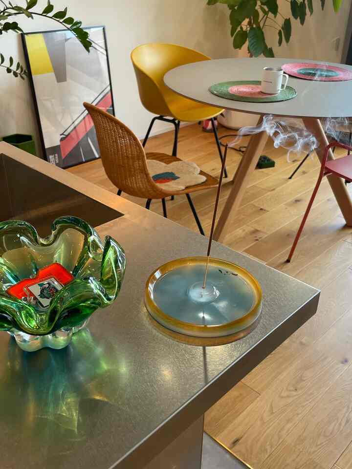 一点もののインテンスホルダーとグラスボウル🥣
光を反射して可愛い😇 #リビングダイニング #インテンスホルダー