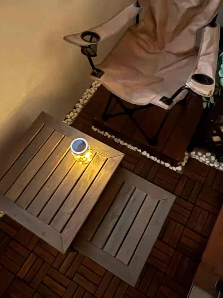 狭いベランダに優勝のIKEAのテーブル🤎
低すぎず、高すぎず、こんなの探してた！
スタンダードプロダクツのソーラーライトは
寿命2時間だから別のランタン探そっと笑
#500円だからいいんだけどね
#雰囲気は好きよ
#ベランダDIY