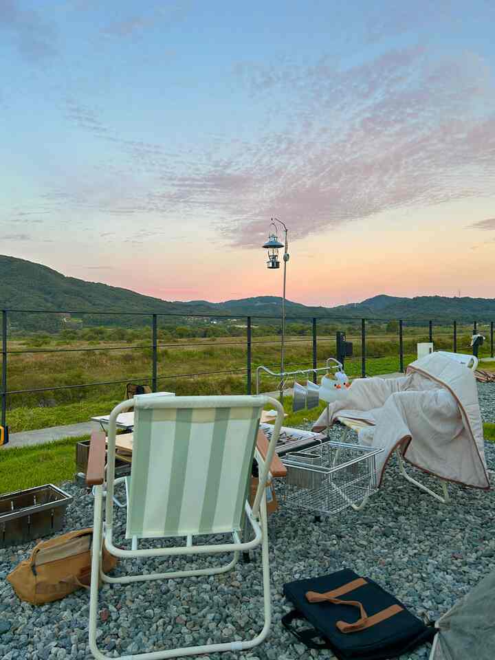 最近キャンプに行くのはとても良い天気で幸せです🫶🏻
ぼやけて空を見ても美しい季節🍁
 
 
＃キャンプ＃感性キャンプ＃キャンプ用品＃キャンプ小道具＃キャンプインテリア＃camping 