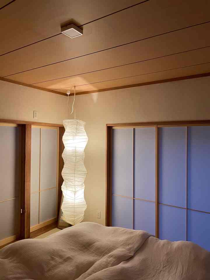 bedroom

照明を交換しました。
今までのものが少し明かりが足りなかったので
本を読む時用に下向きの小型シーリングに。

電気工事士資格をもっているので
こんなときに自分でサクッと交換できます。

#照明　#電気工事士　#オーデリック　#シーリング　#小型シーリング　#和室　#和風インテリア　#和　#障子　#畳