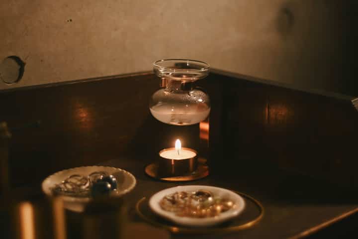 我が家の香りものシリーズ🌙
最近はこの2つを使うことが多めです🕯️
 
#アロマ #アロマディフューザー #お香 #棚 #飾り棚 #飾り方 #インテリア #インテリア雑貨 #古道具 #古家具 #器 #食器  #アンティーク #ビンテージ #観葉植物 #植木鉢 #コンクリート #コンクリート打ちっ放し 