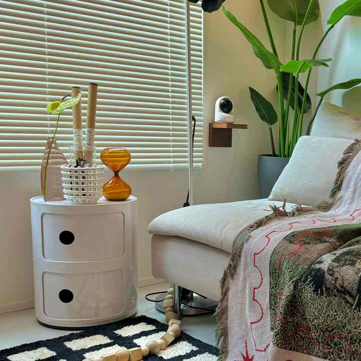 Terkadang saya bersemangat saat mendekorasi dengan bunga 💐💞

#Ruang untuk tinggal sendiri #一人暮らしインテリア
#Hidup bersama kucing #猫の家
#Soderhamn #IKEA #イケアソファ