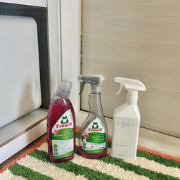 #살림살이 #콘수프기록
✔️주말은 대청소하는날
프로쉬 물때제거세제와 변기용세제,
생활공작소 곰팡이제거제만 있으면
욕실청소 두렵지 않아요✨
세면대에는 물때제거세제를 미리 뿌려두고
살짝 불려준후, 라이언스펀지로 싹싹 닦아주고
변기에도 변기용세제를 뿌려준 다음,
솔로 빡빡 문질러주고,
곰팡이 피려고 하는 곳엔
곰팡이제거제 뿌려두고 30분 정도 후에
그냥 물만 뿌려주면 끄읕!!🙋🏻‍♀️
#살림 #살림템 #살림템추천 #청소 #청소템 #청소세제 #청소용품 #프로쉬 #프로쉬세제 #프로쉬청소세제 #프로쉬자몽 #생활공작소 #곰팡이제거제 #고무장갑 #발매트 #러그 #철제선반 #철제수납함 #비스포크큐커 #큐커 #욕실청소 #욕실청소용품 #욕실청소템 #화장실청소 #청소꿀팁 #콘수프 #챌린지
