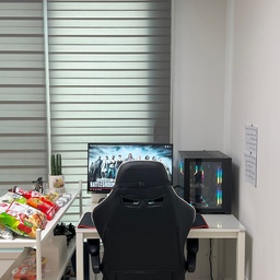 남편만을 위한 홈피씨방
이전 게시물은 저의 공간이었는데, 이번에는 남편만의 공간입니다. 이 공간은 제가 남편 퇴근하기 전 서프라이즈로 꾸며봤어요. 이 공간만은 온전히 남편… 의 취향대로 꾸며주려고 했지만 올 블랙은.. 안되겠더라구요.. 조금 지나서는 오케이 될 지 모르겠지만요 ? ㅎㅎ 그래도 남편이 좋아해줘서 다행이에요 !! 🖤
#ftc10기이야기 #ftc10기 #신혼집인테리어 
#신혼집꾸미기 #집꾸미기 #29평인테리어 
#29평아파트 #29평거실 #신혼집컴퓨터방
#컴퓨터방 #컴퓨터책상 #컴퓨터의자 #게이밍의자
#홈피씨방 #홈피씨방인테리어 #홈피씨방꾸미기 
#남편공간 #컴퓨터방인테리어 #컴퓨터방꾸미기 
#남편방 #신혼부부일상 #신혼부부
