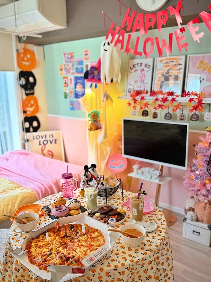 ハロウィンパーティーしました🥂👻🍕

#ハロウィン #ハロウィン小物 #ハロウィンインテリア #ハロウィンパーティー #カラフル #カラフルなインテリア 