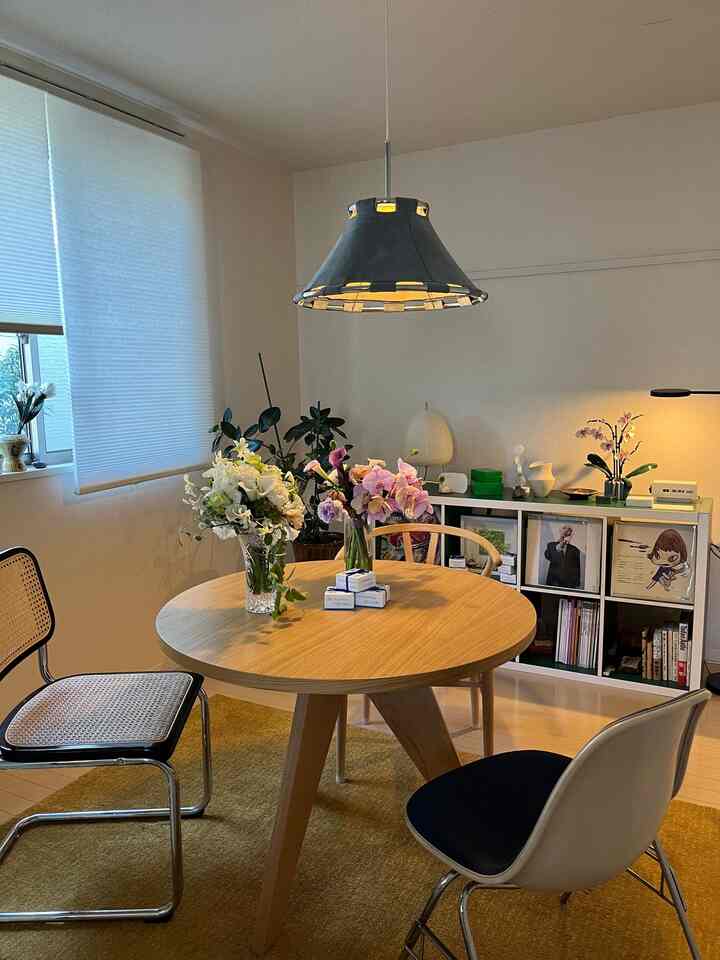 結婚式が無事終わり、カワイイ花束がうちにたくさん咲いてます🌸
#daining
#ハーマンミラー