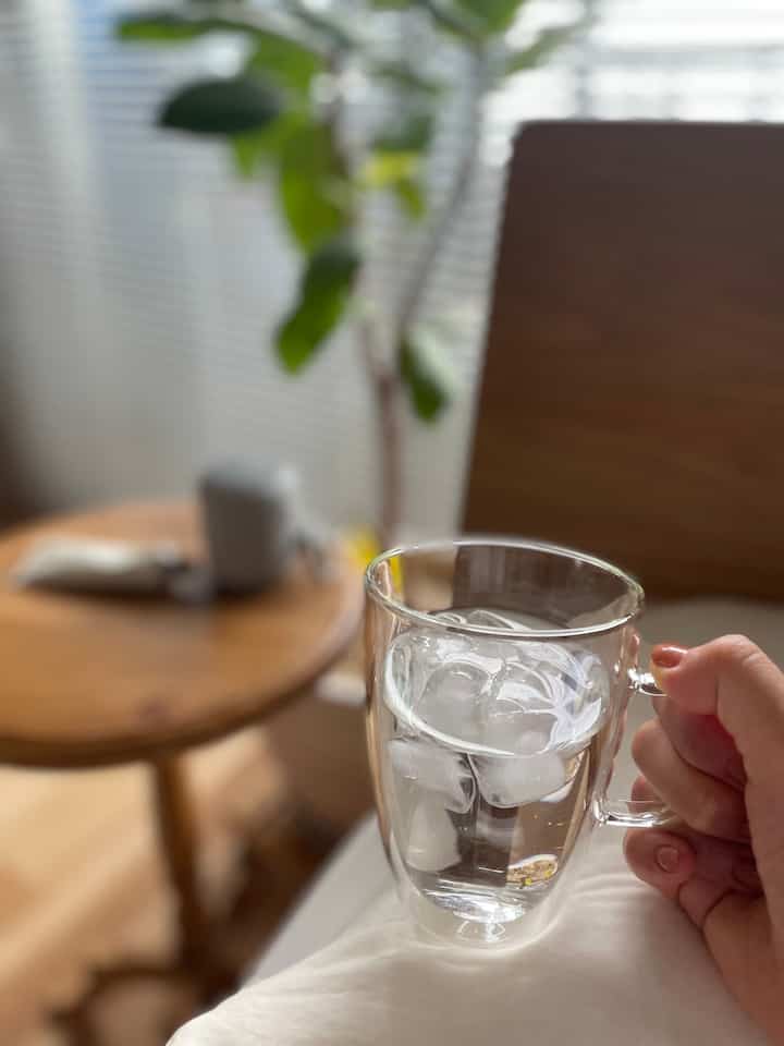 このダイソーのグラスお気に入り◎暑い飲み物も入れれるので万能！
#ダイソー #ベッドサイド #ボヘミアン #ヴィンテージ 