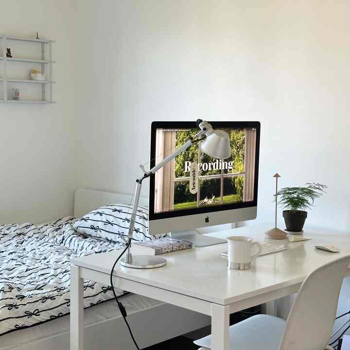#1 A bedroom full of my teenage daughter's tastes🖤🤍
#1 likes neutral colors. White with a spoonful of black.
I placed the bed and desk facing each other, and it felt like there was an invisible wall, so it felt separate.
Children's room is also emotional! Try styling it.

#bedroominterior #bedroomstyling #artemide #sharedroom #bedding #beddingrecommendation #children'sroom #teenagekidsroom #whiteinterior #homestyling #homeinterior #roominterior #interior #today'shouse #bedroomstyling #kidsbedroom