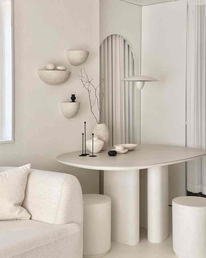 

こんなナチュラルなヘンドクラフトの感じはどうですか？ 

個人的には造物であるヘンドクラフト感 
狂気で好きな私は
前回訪れたデザインフェアで 
本当に一気に惚れてしまったフラッチャー製品です。 
フラッチャーショールームそのまま家に移しておきたいほど。
この棚のために壁に釘6本を打ち込むの果敢さも
こんなに感激することができます..🥹


突入者の粗い質感はとても魅力的な製品です。
もっときれいな壁やディアマンのようなきれいな壁に歩くことはできません。 
ただ申し訳ありません。
（待って、引っ越しに行って、もっときれいな壁に歩いてあげる🤙🏻）
整えて塗り、磨き、塗り、 
数回を重ねる忍耐の過程と 
作家のストーリーテリングがそのまま伝わる感じ 

重い重みが感じられるインセンスホルダーも 
初めの自然美がそっくり感じられる製品なのに
単独であるいは2～3個を積み重ねてデコできる 
オブジェアイテムで完全好み狙撃です 

TEMPS DU REVE OBJET SHELVES /SML 3
TEMPS DU REVE OBJET INCENSE HOLDER

COLOR:
Conte black, White clay, Sand hill, Natural linen
SIZE: ONE TYPE


＃フラッチャー＃plature #homestyle #homedecor #homestyling #homedecor #homedesign #interiordesign #interior 