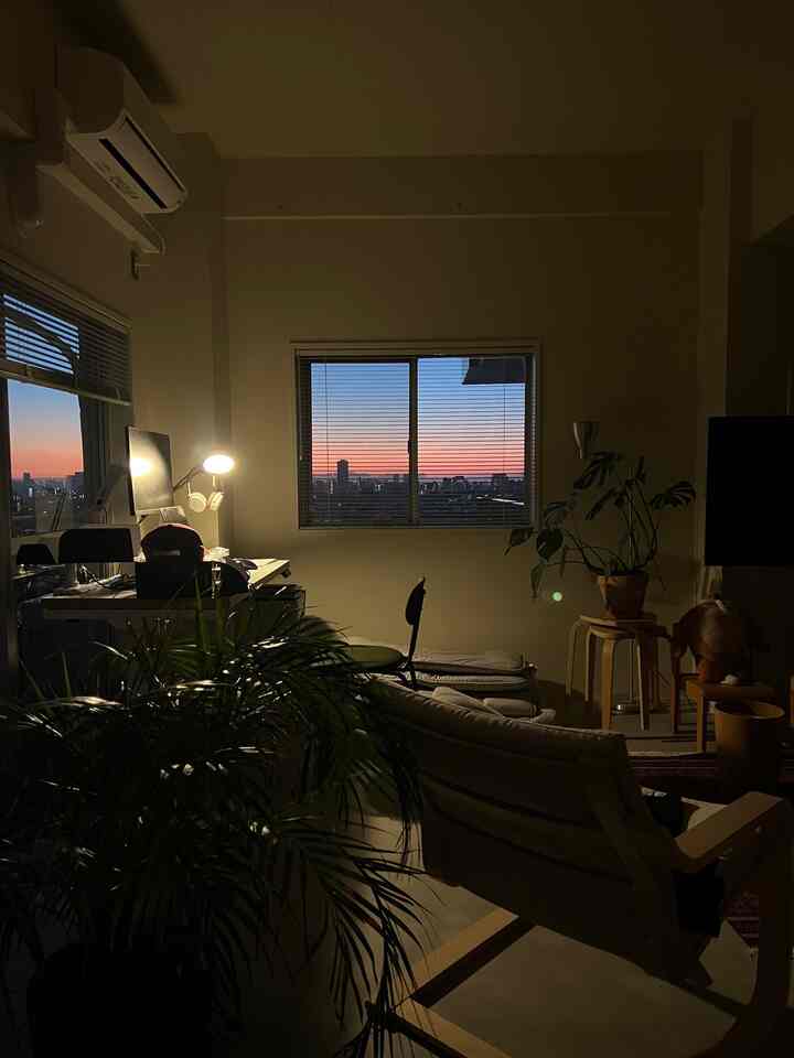 A wonderful moment at 5am 💪

#renovation #interiordesign #interiorstylists #interiordecor 
#vintagefurniture #海外インテリア #リノベーションマンション #ヴィンテージインテリア #ヴィンテージ家具 #ミッドセンチュリー家具 #モダンインテリア #モダンリビング #モダン住宅 #整理収納 #見せる収納 #暮らしの記録 #シンプ living #日々の暮らしを楽しむ #くらしを楽しむ #部屋作り #部屋紹介