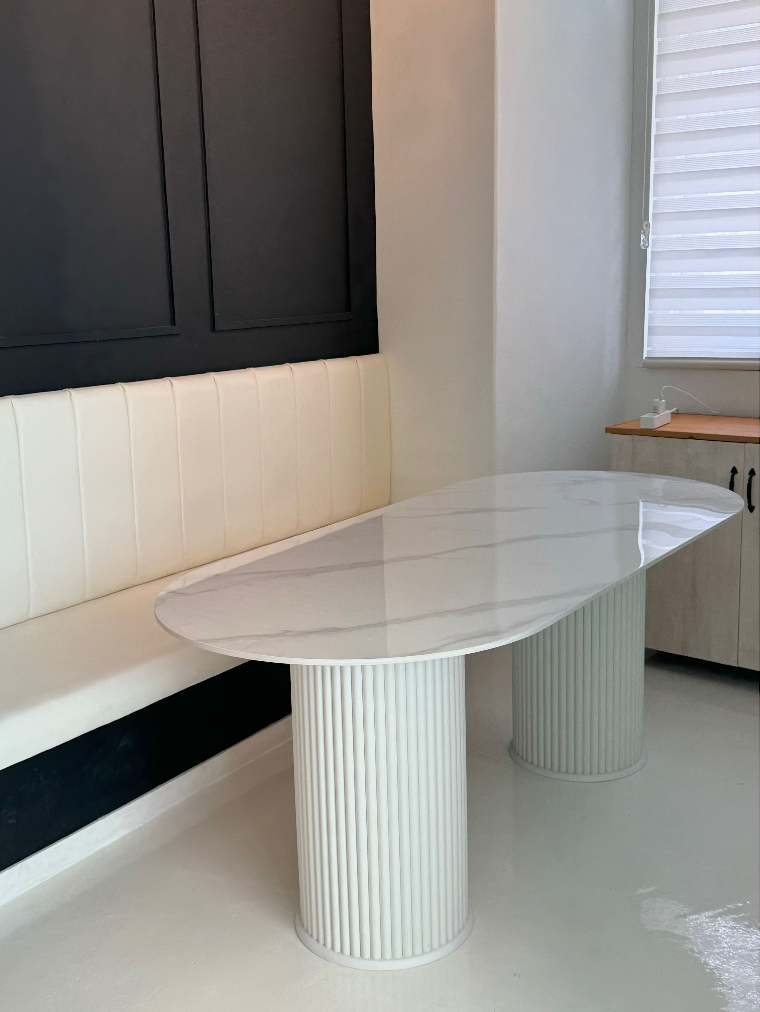 Oval Ceramic Dining Table with Fluted Legs user photo