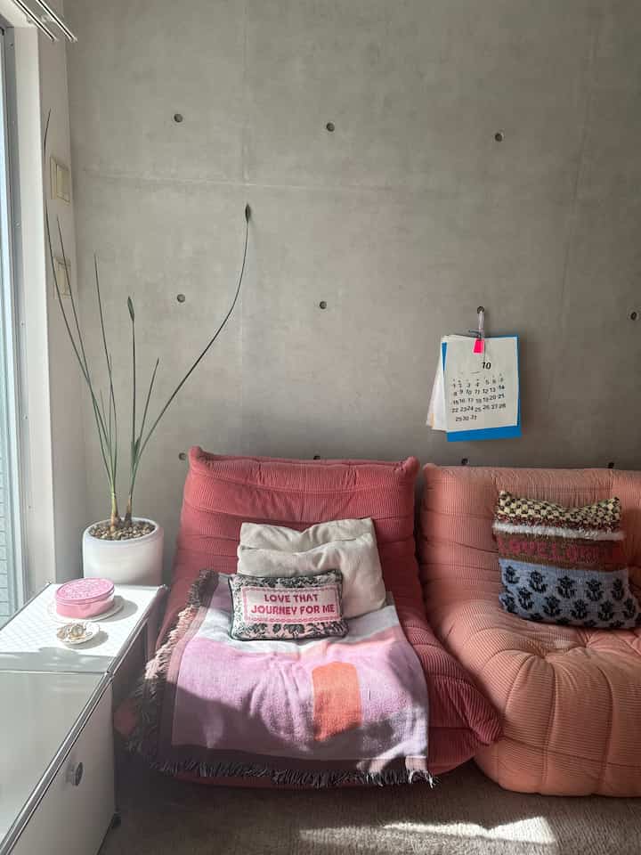 しょーめん

#ligneroset #リーンロゼ #ソファ #カラフルインテリア #クッション #ピンクインテリア #インドアグリーン