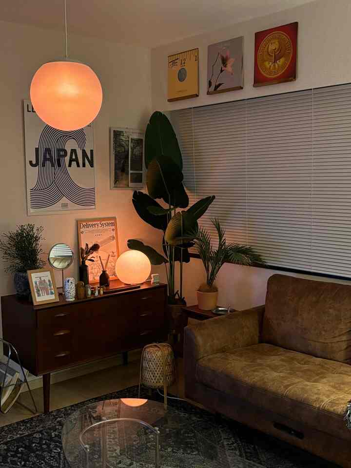 秋mood🍂


#リビング #間接照明 #観葉植物 
