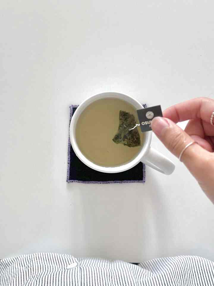 🌞最近朝毎にやるモーニングルーチン🌞

1. 暖かいお茶一杯🍵
：盲目は嫌いな方だからいつも車にこだわる！ （熱いより暖かいときに飲む方）

2. コラーゲン+酵素をチャージして食べる💊
：マーケットカリーイベントで受け取ったのにコラーゲンは…薬味が私…と… …酵素は王美味しい！ 🤎（酵素はまた購入予定！）

3.ドアを開けてインセンスコーンを吸う🌬️
：夜の間に溜まったコクコクな匂い抜き！ドアを開けておいて香りを吸って出てくる..ㅎ

私も知らないうちにいつもやっていたルーチン！ ☀️
元気に暮らそう！ :) #아침일상 #모닝루틴 #모닝 #일상 #일상기록 #일상공유 #루틴 