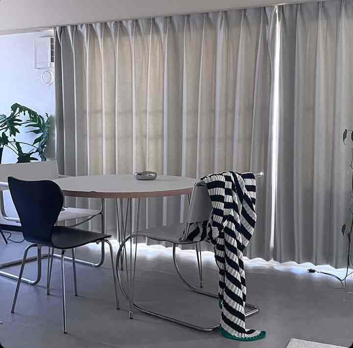 Akhirnya menjadi dingin di pagi dan sore hari, jadi saya akhirnya memakai selimut.




#ikea #チェア #レッグチェア #ステンレス #ラウンドテーブル #韓国インテリア #無機質 #無機質インテリア #ブランケット #セブンチェア #リビングダイニング #リビングダイニングテーブル #レザーマット #シンプルな暮らし #シンプルなインテリア #ソフトミニマリスト #hmhome