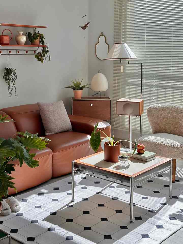 月曜日、しばらく日差しが当たるときのカット✨


今日もよくバーテン私自身にチルツ🫧
残りの一週間も頑張りましょう🤍

。
。
。
#ビンテージインテリア #クッションカバー   
#ソゴンハウス #調和プランテリア #収納場 #家具インテリア #livingroomfurniture 
#アパートインテリア #モダンインテリア #インテリア家具 
#リビング家具 #収納インテリア #ショパーテーブル 
#ドロワー #家具配置 #家具インテリア #調和プランテリア #革ソファ #照明インテリア 
#3人用ソファ #ムードライトインテリア #フロアスタンド   
＃今日の家で買った＃ポスターインテリア＃ラグカーペット 
#ラグインテリア #毛布おすすめ #クッションカバー 