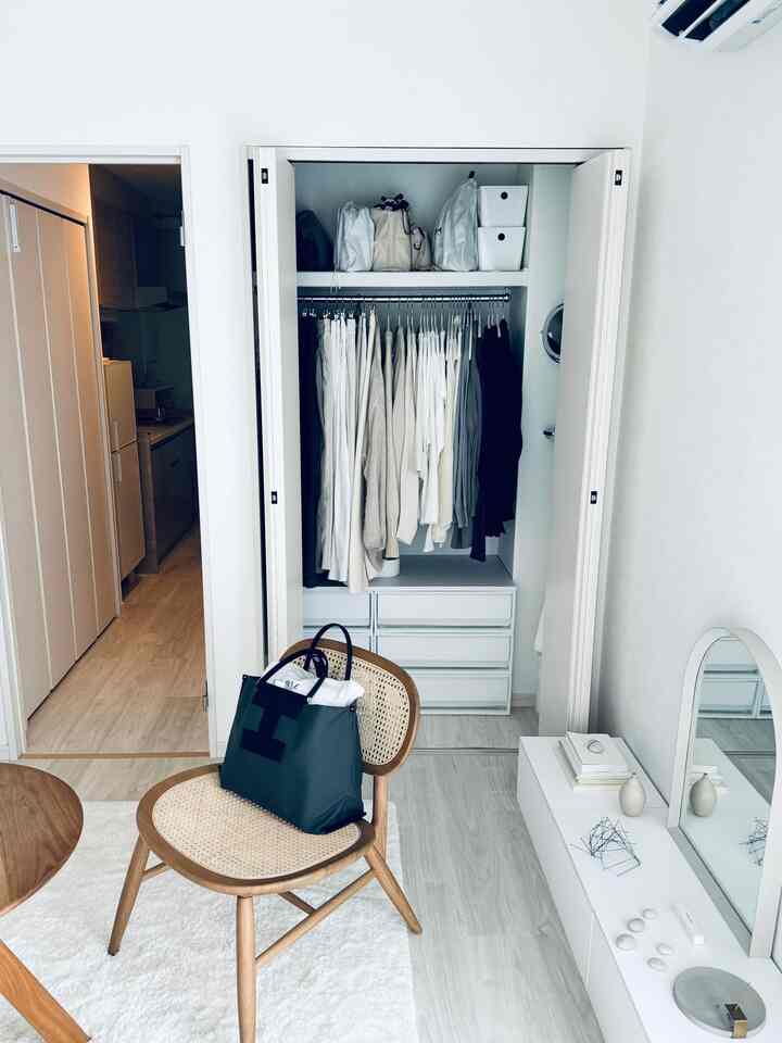 シーズンのお洋服を買い足して
衣替え

ホワイト〜グレー〜ベージュが多くて

ブラックを着ると
なぜかセレモニー感が強くなってしまうので
とても少ないです😂

ブラック似合う人が羨ましい


インテリアと
洋服

やっぱり似るんだなぁ


#クローゼット
#インテリアとお洋服
#ホワイト
#ベージュ
#グレー