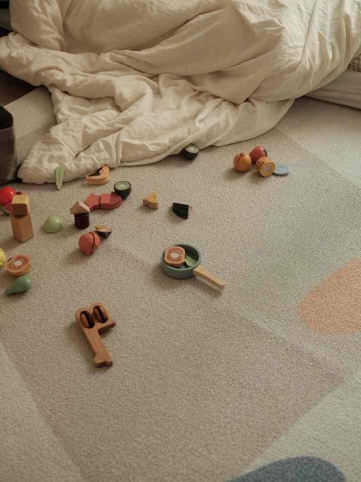 Natural color-based kids' room featuring soft rug and various wooden toys creating a cozy atmosphere