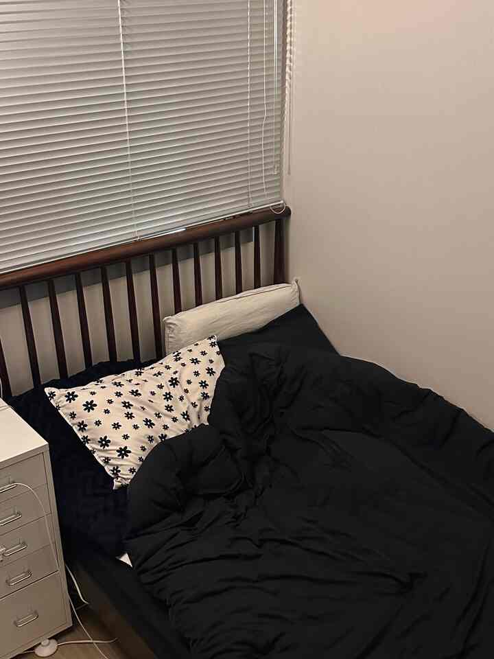 Minyong's daily life story 2 ٩( 'ω' )و

Hello!!! This is Minyong's house
I brought the after picture of the room structure that I talked about in the previous post

What changed with the room structure
is the bedding!!!!!

This time, my younger siblings are coming over

So I needed an extra blanket

And I bought the black bedding that I've been looking at!!!!! ƪ(˘⌣˘)ʃ Keke

(I'm just someone who bought what I wanted)

What do you think, everyone?!?

New room structure and new black bedding 🖤🖤🖤

The room interior was going a bit towards black and white, but I think the black bedding is the best Hehe
I'm so so satisfied with this room structure
Please look at it nicely ☆*:.｡. o(≧▽≦)o .｡.:*☆
Thank you 🖤🖤🖤🖤🖤

#ftc10thstory #ftc10기 #연재형시리즈 #방구조 #방구조바꾸기 #원룸꾸미기 #원룸인테리어 #블랙앤화이트인테리어 #침실스타일링

