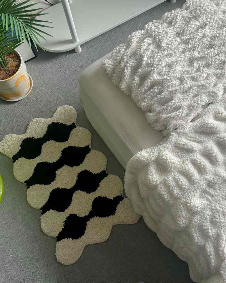 I thought it was a little early, but I brought out some winter linen!

The bed cover is Francfranc's 2022 model, but it's out of stock, so I linked to the new model 📎
The new one has a cute, puffy feel and I really want it... 🛏️🫶

#bedroom #リネン #寝具