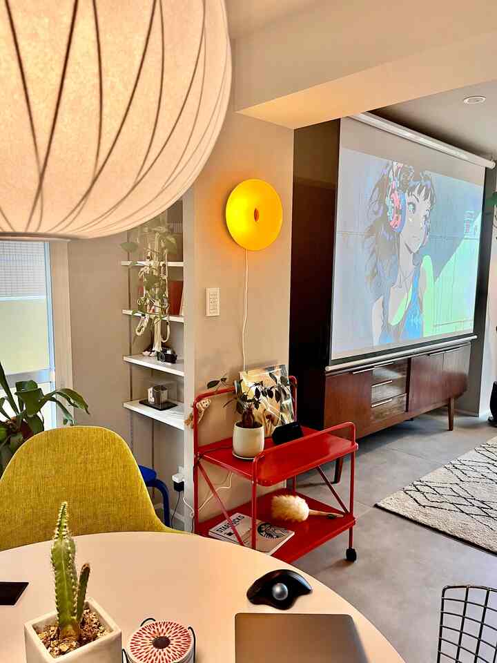 ミッドセンチュリーモダン💫
リビングとダイニングスペースです。

#バブルランプ #IKEA #IKEA家具  #ハーマンミラー #コントラクトテーブル #Knoll #Yチェア #ミッドセンチュリー #ミッドセンチュリーモダン #プロジェクター #unico #ハーマンミラー #ヴィンテージ