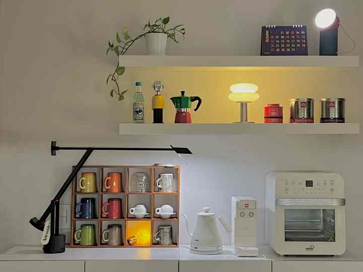 Zona kafe rumah malam musim gugur
#Musim Gugur #가을애우리집 #가을밤 #주방 #주방용품 #주방용품 #일리커피머신 #선반인테리어 #이케아선반 #티지오35 #아르떼미데 #아르떼미데이렇게써요 #오늘의우리집 #질리지않아아르떼미데