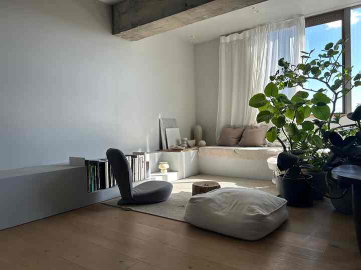 Berjemur di hari yang cerah◎
Kursi lipat dan bantal yang mudah dipindahkan sangat fleksibel dan mudah digunakan.
Nikmati menghabiskan waktu bersantai di dekat jendela tempat tanaman terlihat nyaman.

#ruang tamu
#sisi jendela
#Bangku perlengkapan
#tirai
#kursi
#bantalan
#tanaman hias