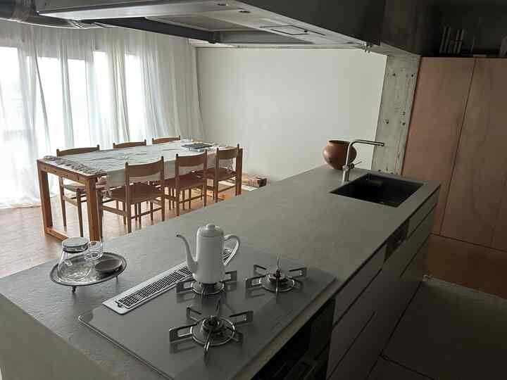 Saat dapur Anda tertata rapi, suasana hati Anda juga akan cerah◎Warna dasar putih dan silver serta bahan matte memberikan kesan sedikit anggun dengan warna hijau◎
Tidak hanya warna tetapi tekstur juga penting.

#Dapur
#dapur
#IslandKitchen
#kompor gas
#Bawaan
#pot