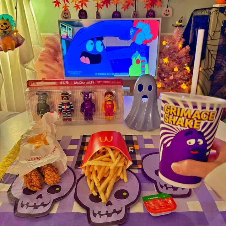 マクドナルドで今日発売したグリマスシェイクが可愛くて美味しくて最高です💜💜💜

#マクドナルド #グリマス #グリマスシェイク #カラフルインテリア 