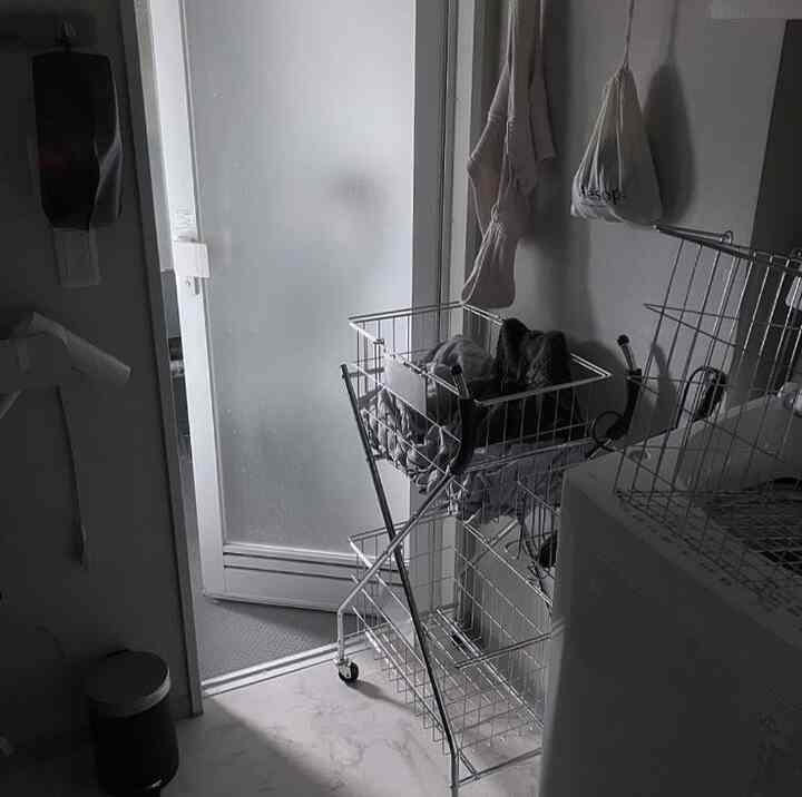 ランドリールーム
キャスター取っ手付きのランドリーカートが欲しくてようやく理想のものをみつけたー。
#ランドリールーム　#ランドリーカート　#洗濯カゴ　#ステンレス　#ベルメゾン　#ikea #ニトリ #ランドリートロリー　#シンプルな暮らし #無機質　#無機質が好き　#standardproducts