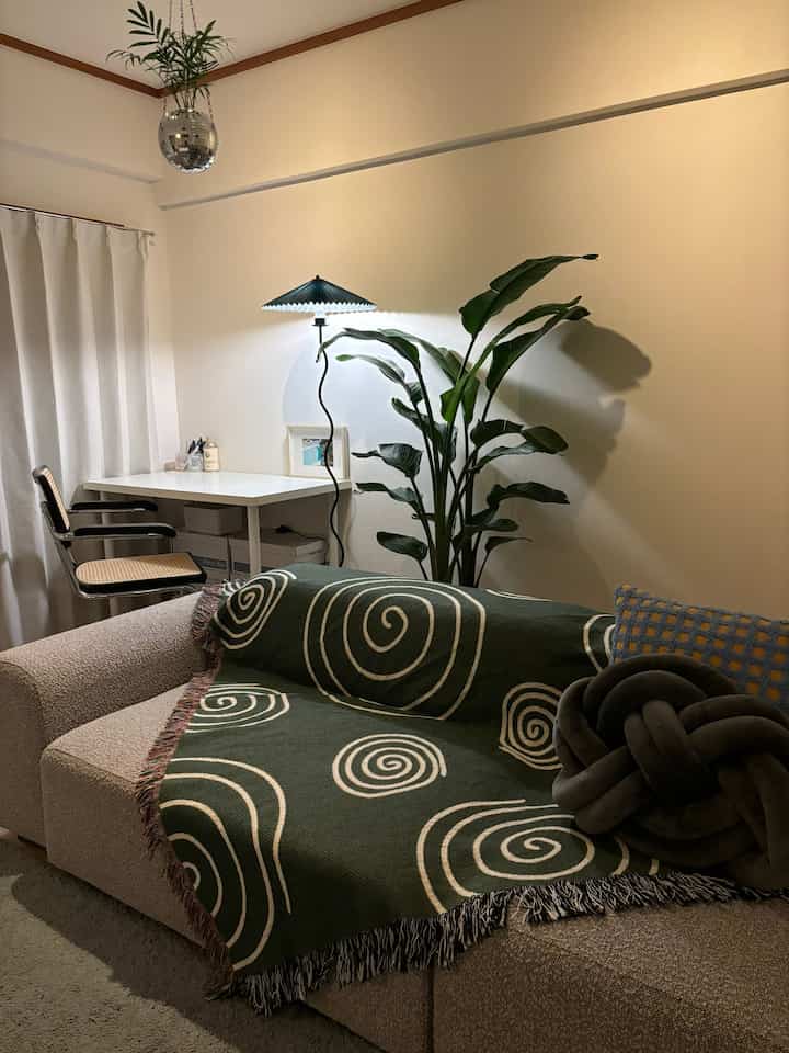 初投稿🏠

#インテリア #韓国インテリア #韓国 #ミッドセンチュリー #シンプル #2LDK #リビング #観葉植物 #間接照明 #ブランケット #ラタンチェア #ミラーボール