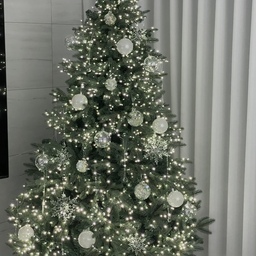 #merrychristmas 
#크리스마스화이트트리 
작년 저희 집에 크리 컨셉은 화이트 였어요 🫧
결혼하고 신축아파트 입주해서 가장 하고 싶었던 것은  트리 설치 였는데요-
몽글 몽글한 비눗방울 오로라 오너먼트와 오팔 오너먼트 눈 결정, 고드름 오너먼트 까지 
투명하고 맑은 느낌을 내기 위해 직접 고른 오너먼트 들로 완성 시킨 저희 집 첫 트리 랍니다 🎄🤍
#오너먼트 #트리장식 #트리 #크리스마스트리 #화이트트리 #신축아파트 #신혼집인테리어 #신혼집거실 