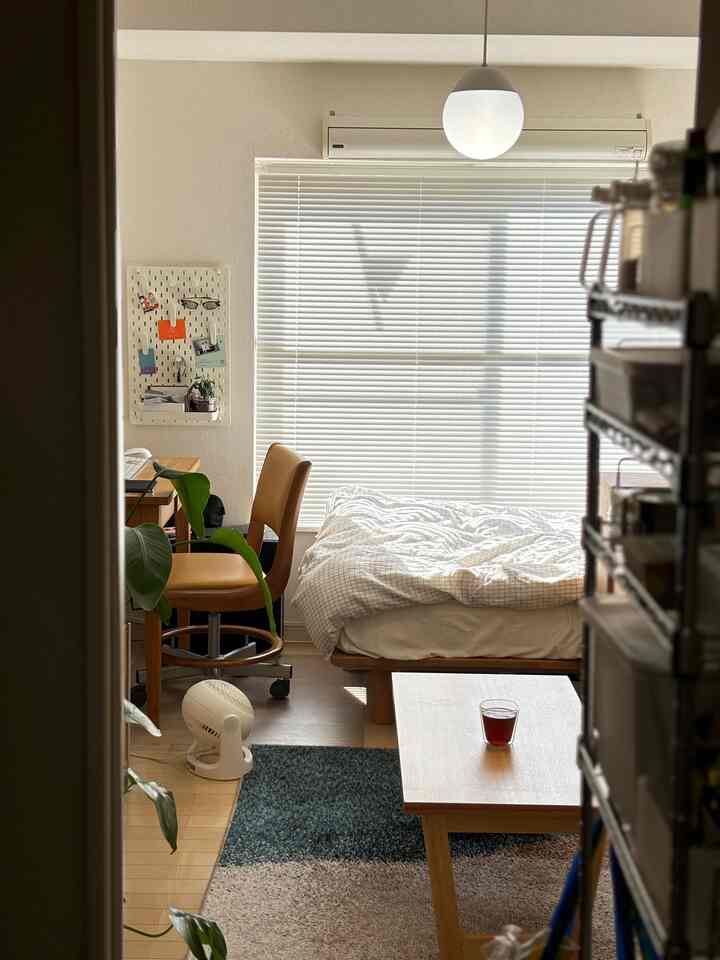 キッチンから見る部屋が好きだったりします

#一人暮らし #1K #7畳 #ナチュラル家具 #北欧インテリア #無印良品 #IKEA #オープンシェルフ